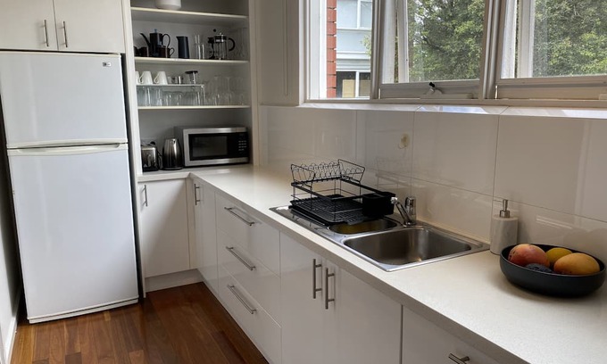 Hawthorn Apartment | Beautiful 2BR Scotch-Hill retreat in leafy Hawthorn (4km to MCG, 6km to CBD)