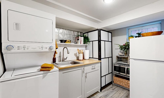 College Park Apartment | Home near downtown College Park with patio, streaming, kitchenette, W/D, & AC
