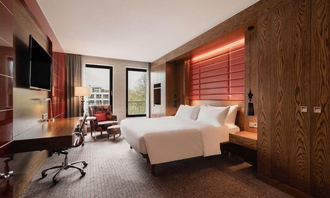 The Hague Center House | Unwind and Indulge In Our Oasis! Pet-friendly Property!