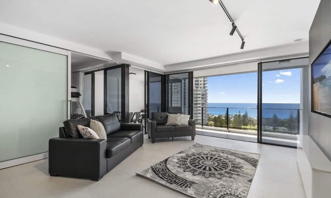 Broadbeach Apartment | Luxury Broadbeach Apartment with Ocean Views