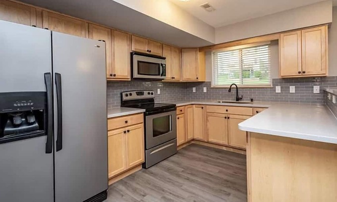 Lincoln House | Cozy in Coralville