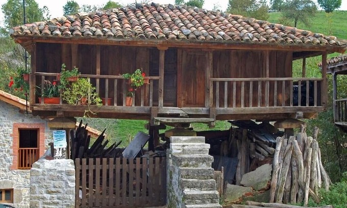 Bobia de Abajo House | Holiday Home 'La Corte Del Rondiellu 1' with Mountain View, Private Terrace and Wi-Fi
