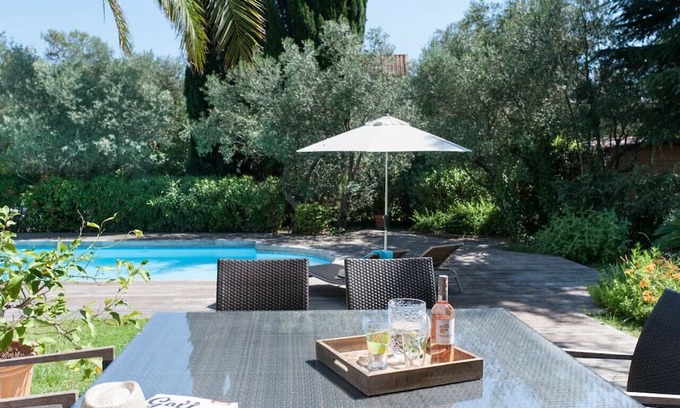 Saint-Clement-de-Riviere Villa | Villa des Rosiers : with pool and quiet garden