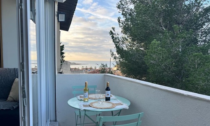 La Couronne Apartment | Homerez - Appartement 500 m away from the beach for 4 ppl. at Martigues