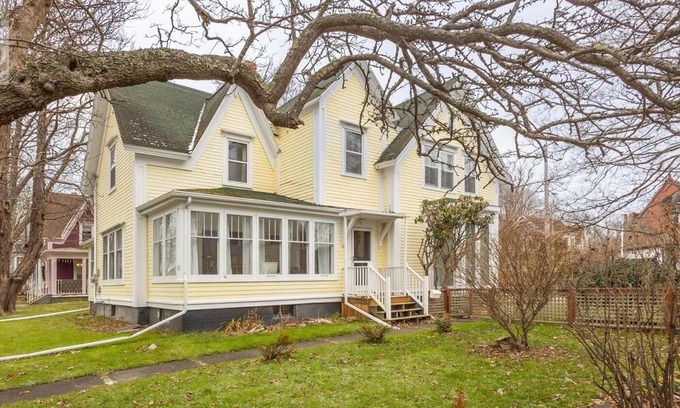 Yarmouth House | Victorian era house circa 1867 Tranquil retreat.