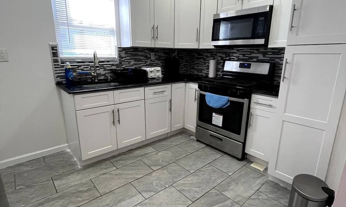 Elmont Apartment | 2 Bedroom Apartment, Near to Belmont race track and UBS