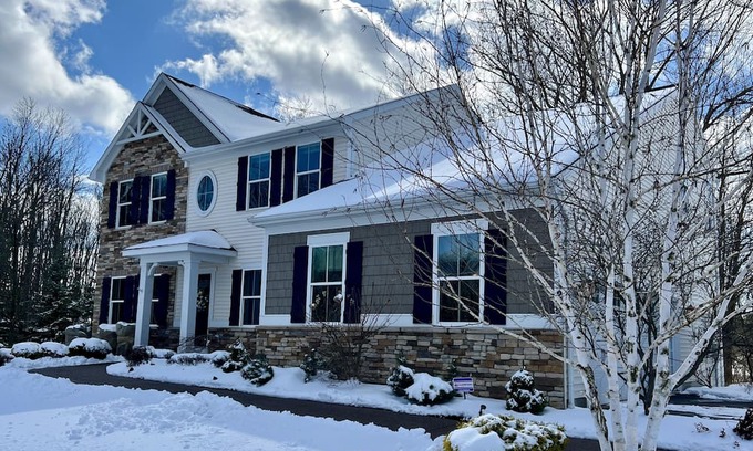 Orchard Park House | BUFFALO SUBURB ESTATE to witness "ONCE IN A LIFETIME SOLOR ECLIPSE OF THE SUN"