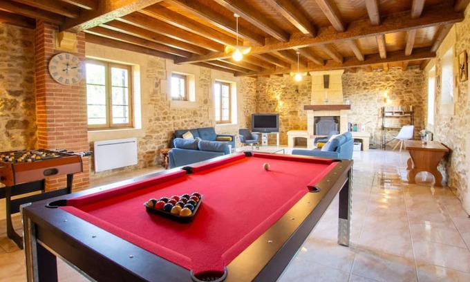 Eyzerac Cottage | Gite Eyzerac, 4 bedrooms, 8 persons