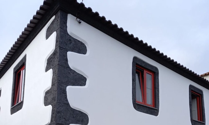 Angra do Heroismo House | Holiday Home 'Casa Do Poço - Casa Grande' with Shared Terrace and Wi-Fi