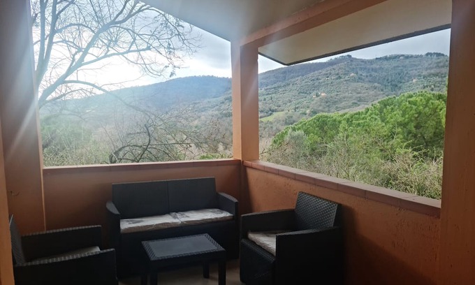 Panicale House | Holiday Home 'Casa Vacanza La Quercia A Panicale' with Shared Pool, Wi-Fi and Air Conditioning