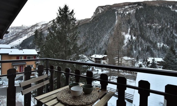 Campodolcino Apartment | Beautiful apartment for 6 guests with WIFI, TV, balcony and parking