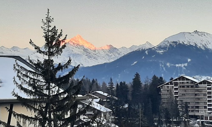 Lens Apartment | Crans Montana Bilocale Centrale Magnifica Vista Impianti di Risalita a un Passo