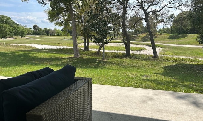 Deltona Lakes House | Private Luxury Guest Room w/ Golf Course Access Separate Entrance