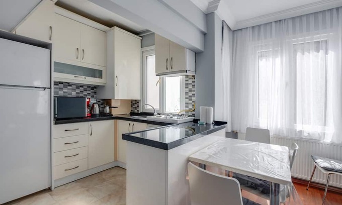 Ortakoy Apartment | Central Flat w Balcony 5 min to Ortakoy Square