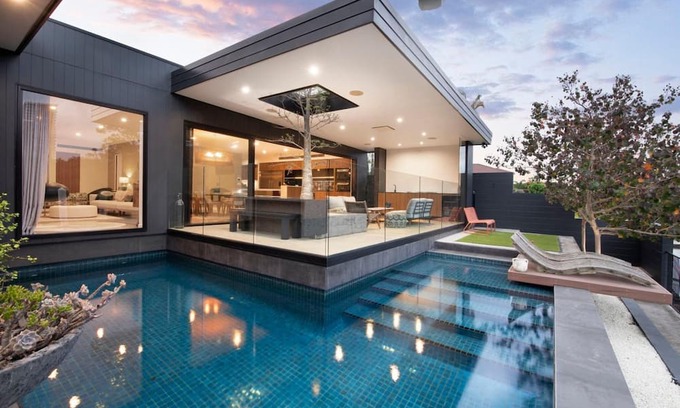 Broadbeach Waters Villa | Waterfront Home with Ultimate Privacy