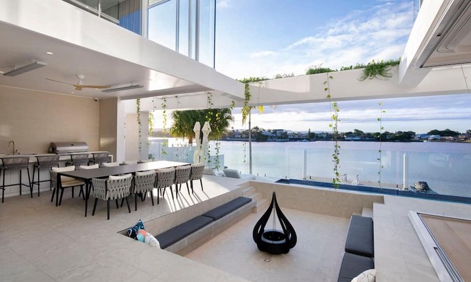 Mermaid Waters Villa | Architectural Masterpiece on Wide Water