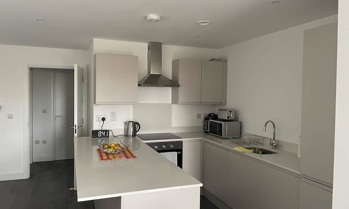 Dublin Apartment | Double BR with a full bathtub in a tranquil location!