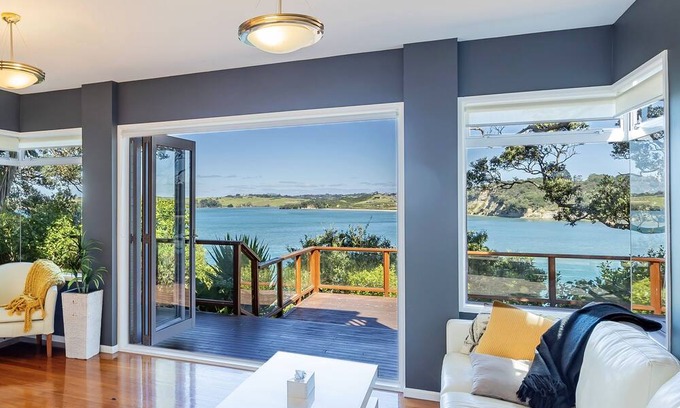 Arkles Bay House | Go to beach from your own track