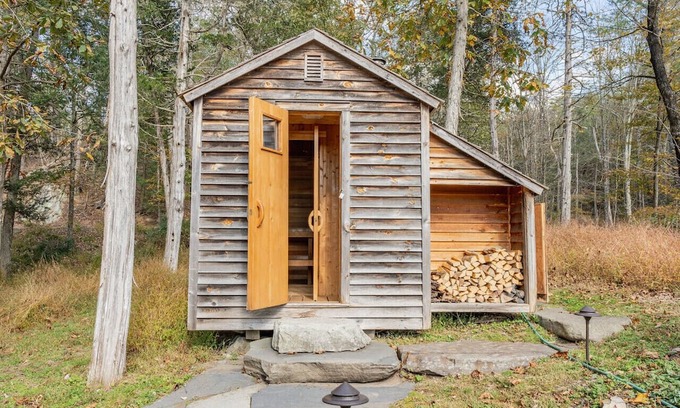 Town of Marbletown Cottage | NEW: Riverfront Cottage w/ Hot Tub, Sauna & Pond