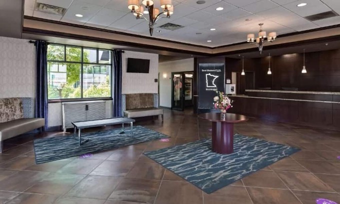 South Loop House | Shop, Play & Relax: Ideal Stay with On-Site Water Park & Dining