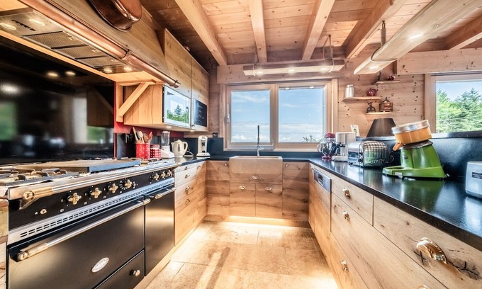 Thollon-les-Memises Ski Chalet | Chalet 'Le P'tit Suisse, Chalet Savoyard' with Lake View & Mountain, Private Terrace and Wi-Fi