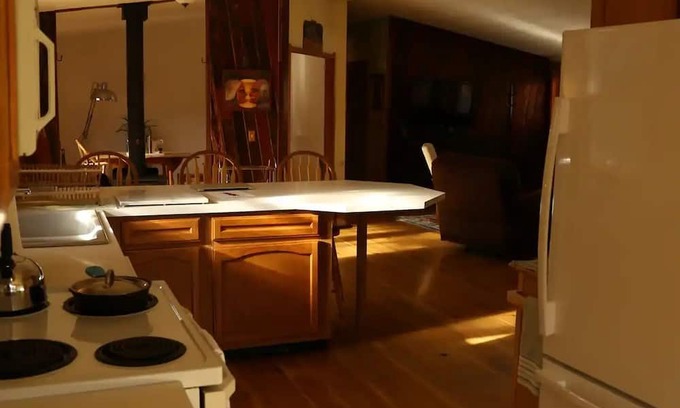 Philomath House | Oregon Country Setting close to town. Large covered Decks!