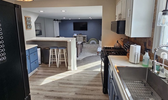 Lancaster House | Clean Whole House With Hot Tub 15 Minutes to Anywhere in Buffalo