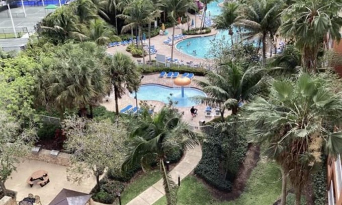 Weston Resort | Weston offers an upscale community that thrives on golf, tennis, and spas.