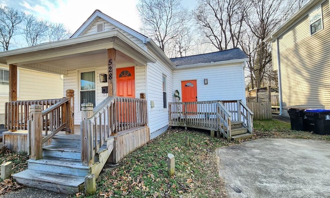 Clifton Heights House | Instaworthy Home in Clifton Heights Close to Waterfront and Downtown Louisville