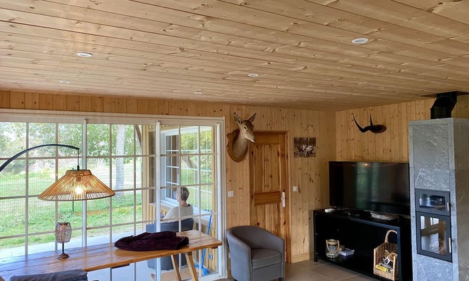 Saint-Julien-en-Born Villa | La Cabane sur le Courant