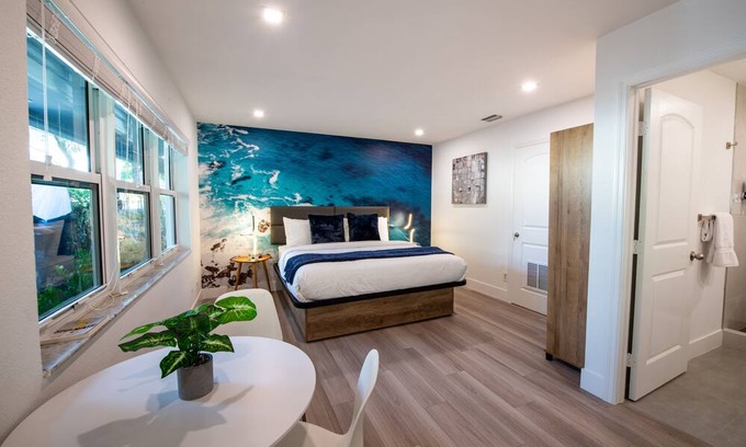 Poinciana Park House | Tropical Bliss: Junior Suite in Ft Lauderdale