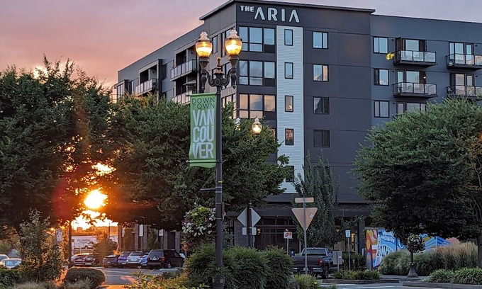 Downtown Vancouver Apartment | Work, play, and sip at waterfront 201 Aria.