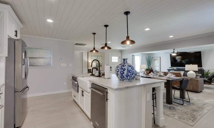 Pilot Point House | Liberty House in Pilot Point -- A cozy vibe & 10 minutes from Ray Roberts Lake.