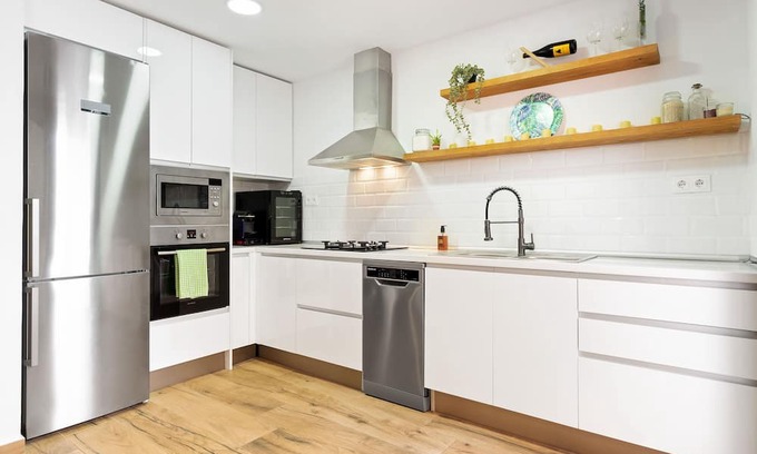 El Port Apartment | This apartment is a 2 bedroom(s), 2 bathrooms, located in L'Hospitalet de Llobregat, .