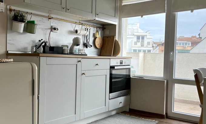 Burgas Apartment | Small cozy place with a view of the city harbor close to the center