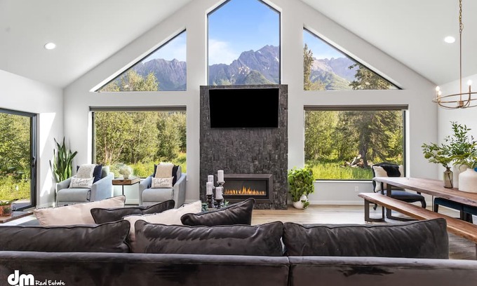 Butte House | Mountain Views Galore In Palmer Alaska!