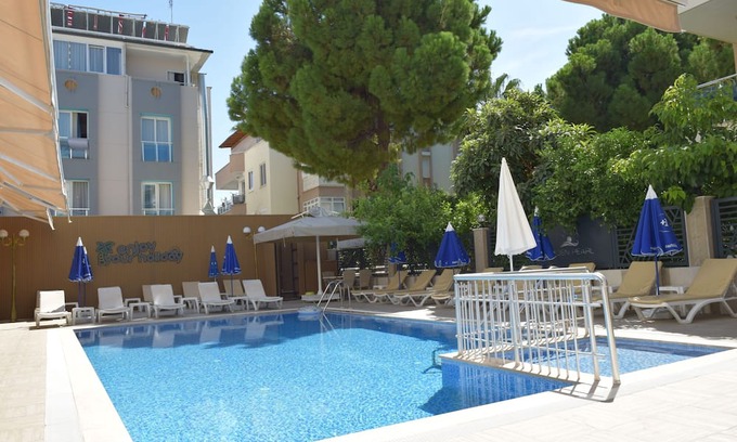 Konyaalti Bed & Breakfast | Apartment Güden Pearl Pool und Bergblick