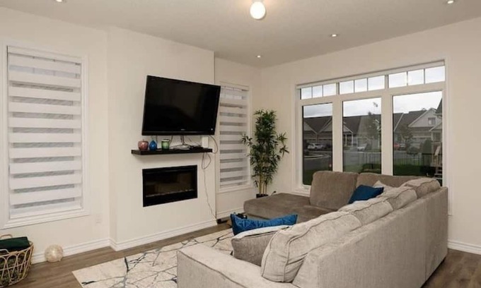 Wasaga Beach House | 2BED 2BATH NEW TOWN HOME