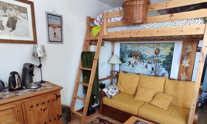 Allevard Apartment | Studio Apartment 'Clos Des Gentianes' with Shared Pool