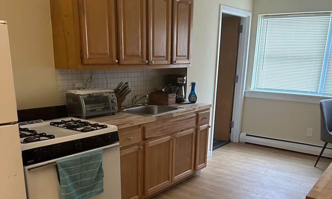 East Haven  Rutland County Apartment | Stylish Apartment with Fireplace