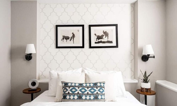 Congress Park Apartment | Remodeled Guest Suite I 5-star Location I Sleeps 4