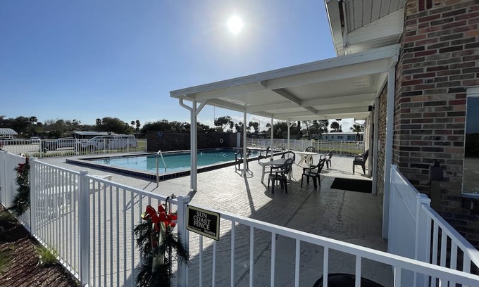 Edgewater House | Natural serenity. Boating, fishing, kayaking paradise. BYOB-bring your own boat.