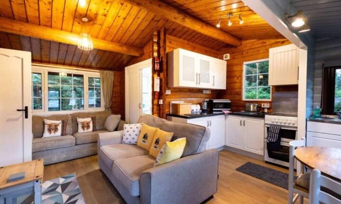 Ffestiniog Cabin | Mountain View 2 bed Log Cabin: Snowdonia Adventure