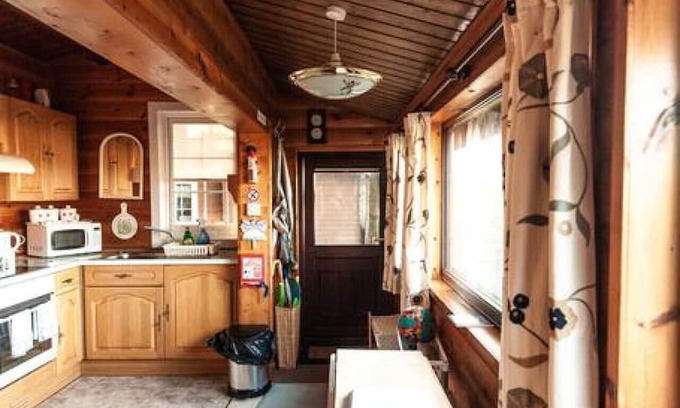 Ffestiniog Cabin | Charming 2 Bed Log Cabin in Snowdonia Mountains