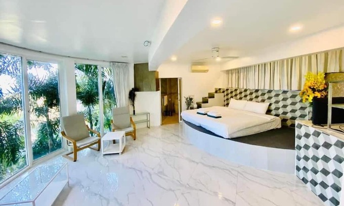 Chaweng City Center Villa | Samui Sky Pool Villa