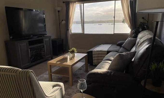 Smith's Memento Condo | Relaxing Riverview Apartment | 5min from the Beach