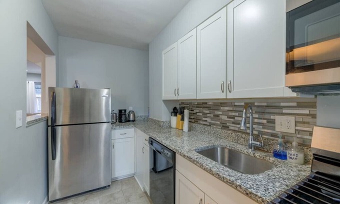 Washington House | Classic Rowhouse with Outdoor Space