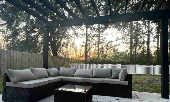 Orlando House | 4 Bd: 7miles to MCO. Near Parks, UCF, KSC, Beach
