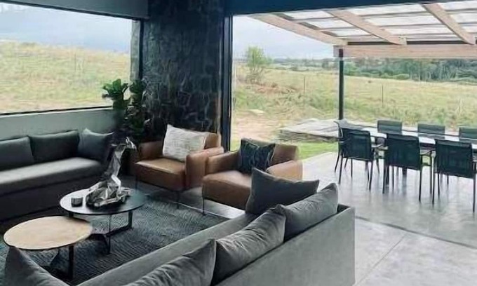 Bouvet Island House | Spacious modern farmhouse on 16 hectares