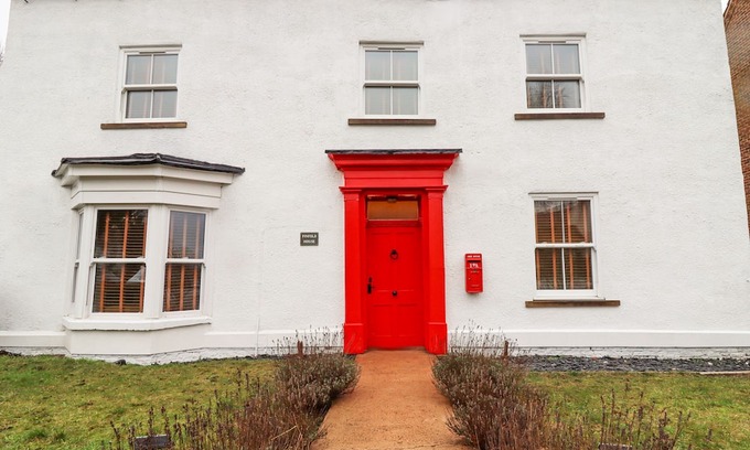 Wistow House | PINFOLD HOUSE, pet friendly, with a garden in Selby